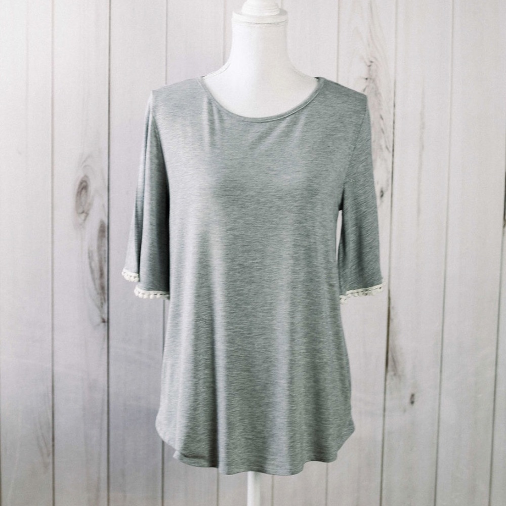 Rosalie- grey top with crochet trim - Picture 2 of 7